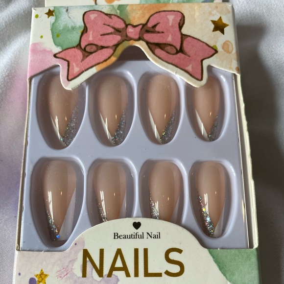 Press on nail set - Picture 1 of 3